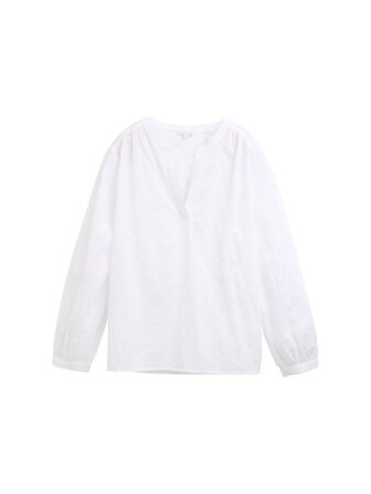 blouse with schiffli embroider